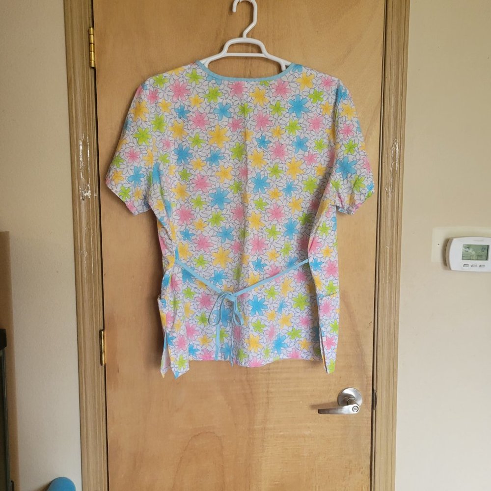 💚SB Fashion Scrub 2XL Top  Flowers Pastel Colors - Picture 6 of 6
